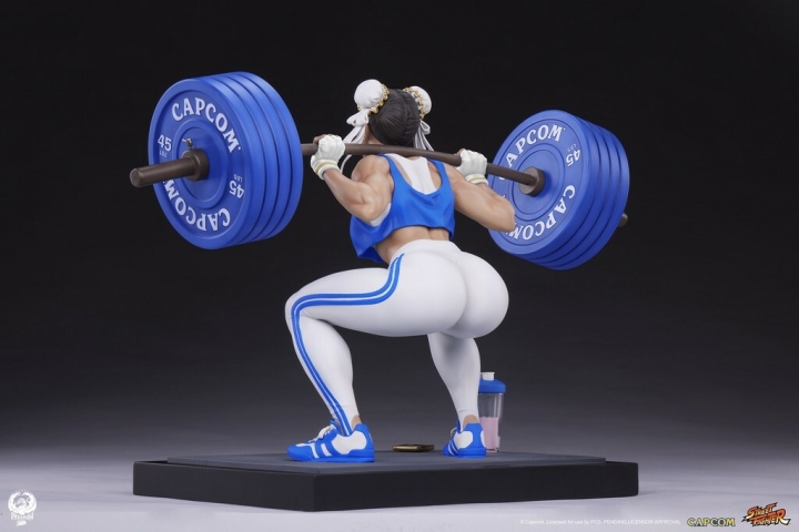 Street Fighter: 1:4 Scale Statue Chun-Li Powerlifting / Alpha Edition 37 cm