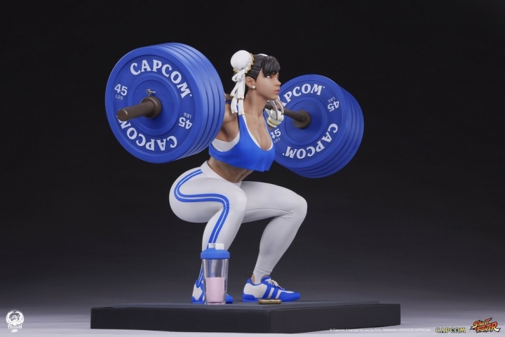 Street Fighter: 1:4 Scale Statue Chun-Li Powerlifting / Alpha Edition 37 cm