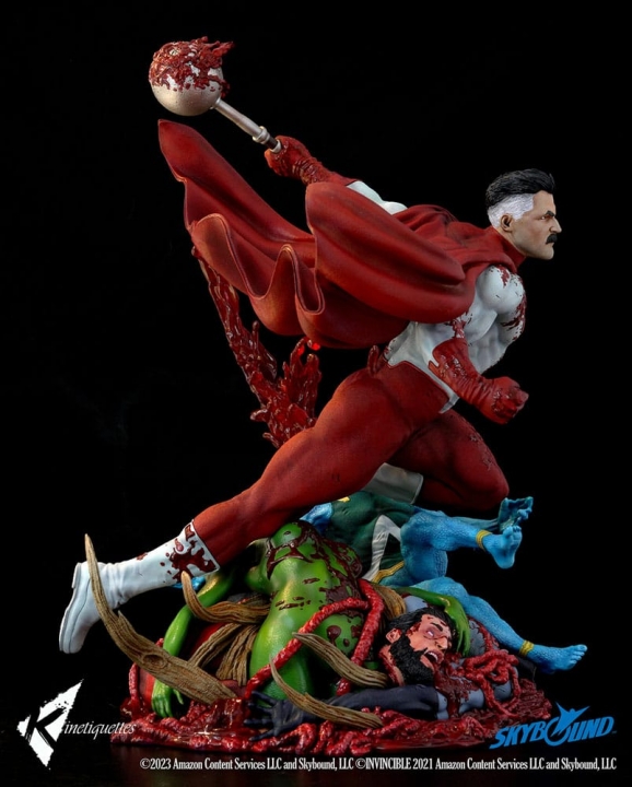 Invincible Diorama Omni-Man: The Ambush 52 cm