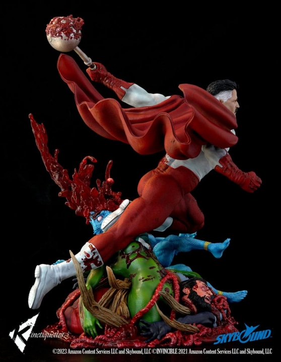 Invincible Diorama Omni-Man: The Ambush 52 cm