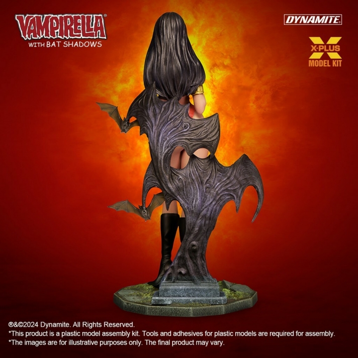 Dynamite: Vampirella with Bat Shadows 1:8 Scale Model Kit