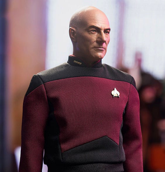 Star Trek: Action Figure 1/6 Captain Jean-Luc Picard (Essential Duty Uniform) 30 cm