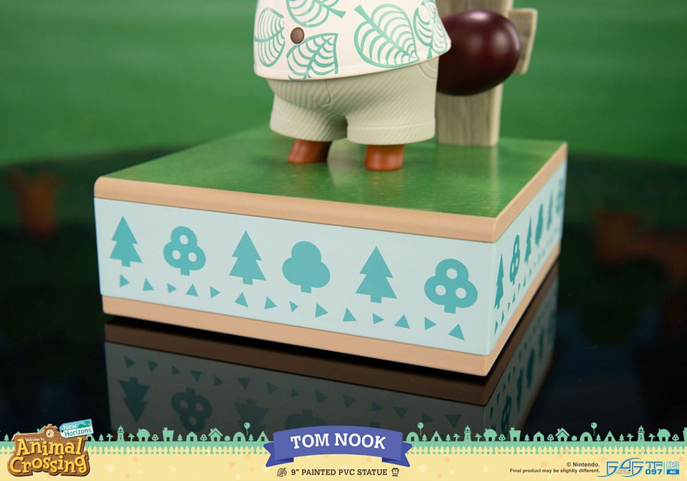 Animal Crossing: New Horizons PVC Statue Tom Nook 22 cm