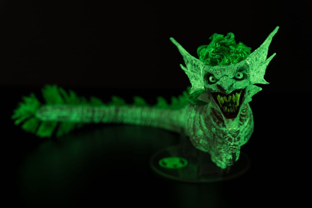 Dark Nights: Metal DC Multiverse Figure The Joker Dragon Glow in the Dark Edition (Gold Label) 25 cm