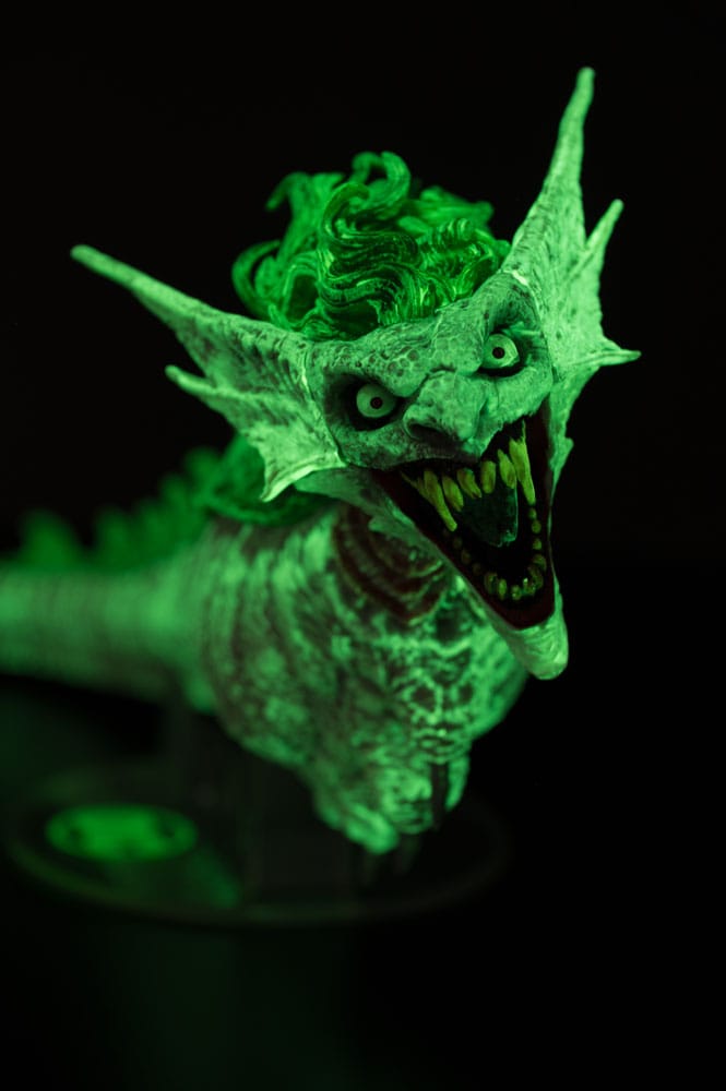 Dark Nights: Metal DC Multiverse Figure The Joker Dragon Glow in the Dark Edition (Gold Label) 25 cm