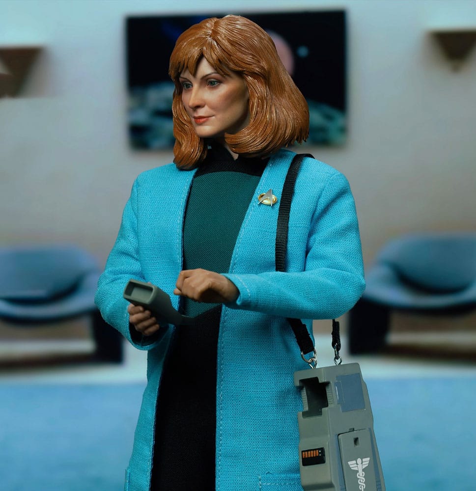 Star Trek: The Next Generation Action Figure 1/6 Dr. Beverly Crusher (Standard Edition) 27 cm