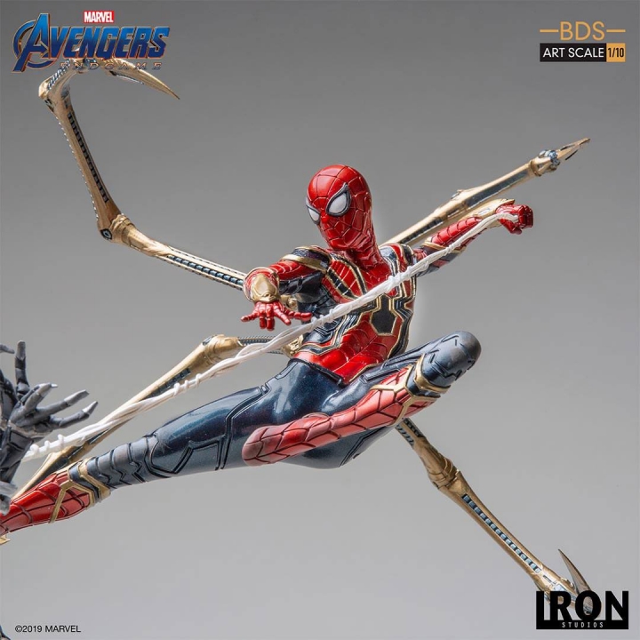 Avengers: Endgame Battle Diorama Series Art Scale Statue 1/10 Iron Spider vs Outrider 36 cm