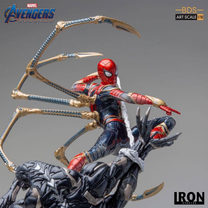 Avengers: Endgame Battle Diorama Series Art Scale Statue 1/10 Iron Spider vs Outrider 36 cm