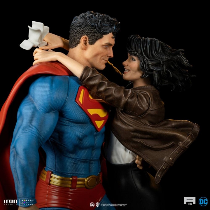 DC Comics Diorama 1/6 Superman & Lois 57 cm