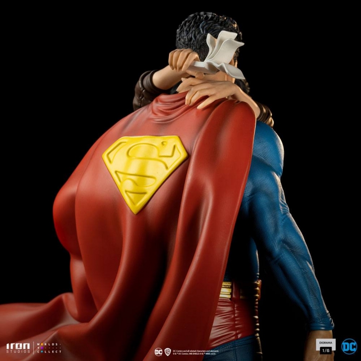 DC Comics Diorama 1/6 Superman & Lois 57 cm