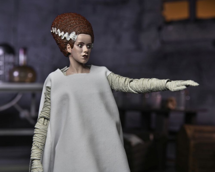 Universal Monsters: Ultimate Bride of Frankenstein Color 7 inch Action Figure 17 cm