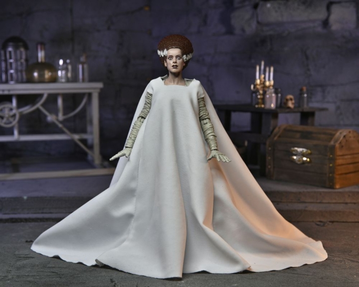 Universal Monsters: Ultimate Bride of Frankenstein Color 7 inch Action Figure 17 cm