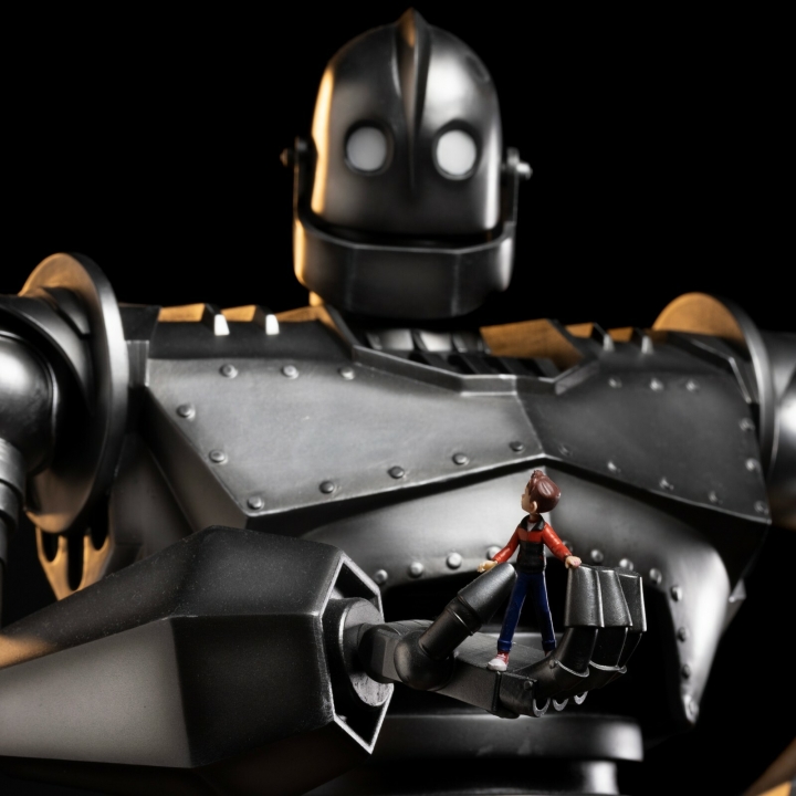 The Iron Giant: Demi Art Scale Diorama 1:20 Iron Giant and Hogarth Hughes 61