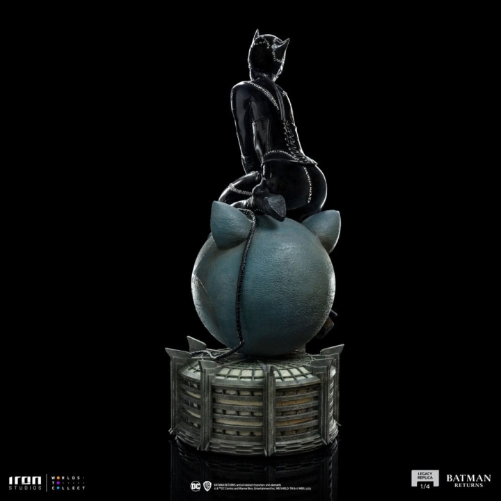 Batman Returns Legacy Replica Statue 1/4 Catwoman 49 cm