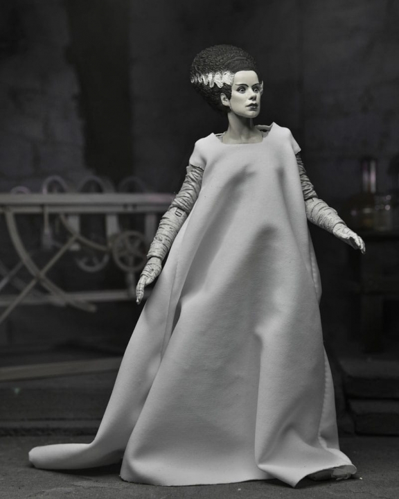 Universal Monsters Action Figure Ultimate Bride of Frankenstein (Black & White) 18 cm