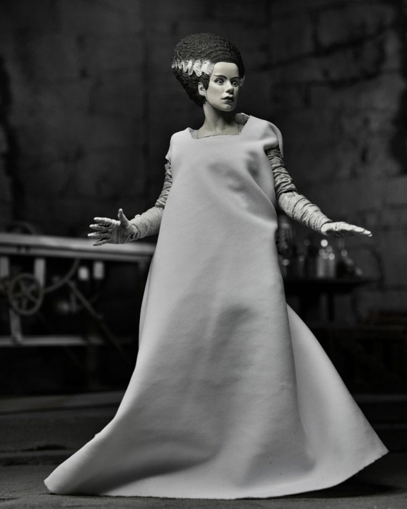 Universal Monsters Action Figure Ultimate Bride of Frankenstein (Black & White) 18 cm