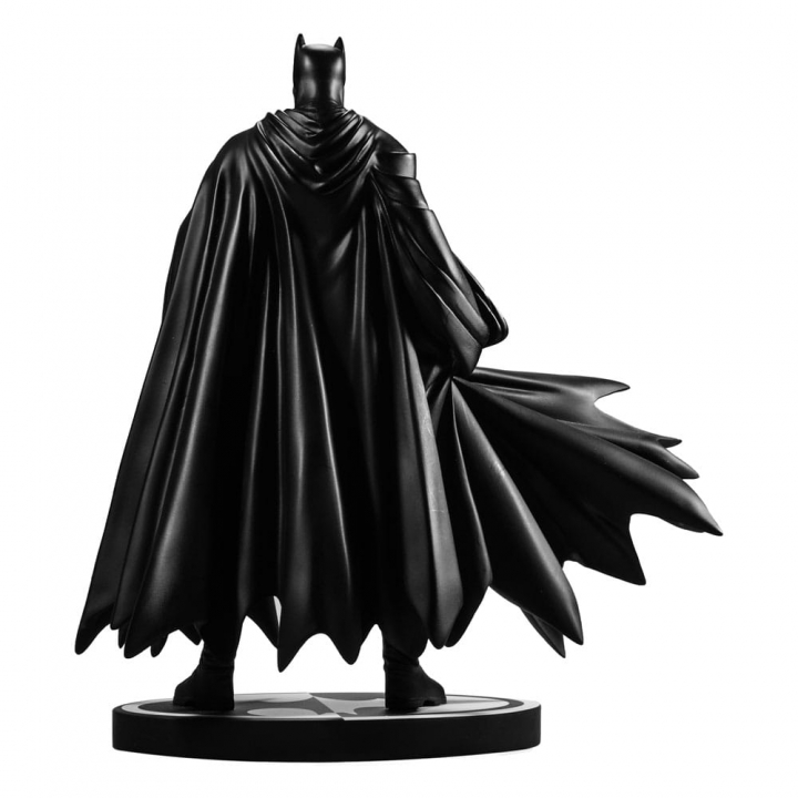 DC Direct Resin Statue Batman Black & White (Batman by Lee Weeks) 19 cm