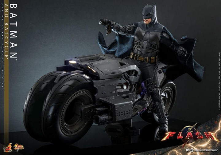 The Flash Movie Masterpiece Action Figure wih Vehicle 1/6 Batman & Batcycle Set 30 cm