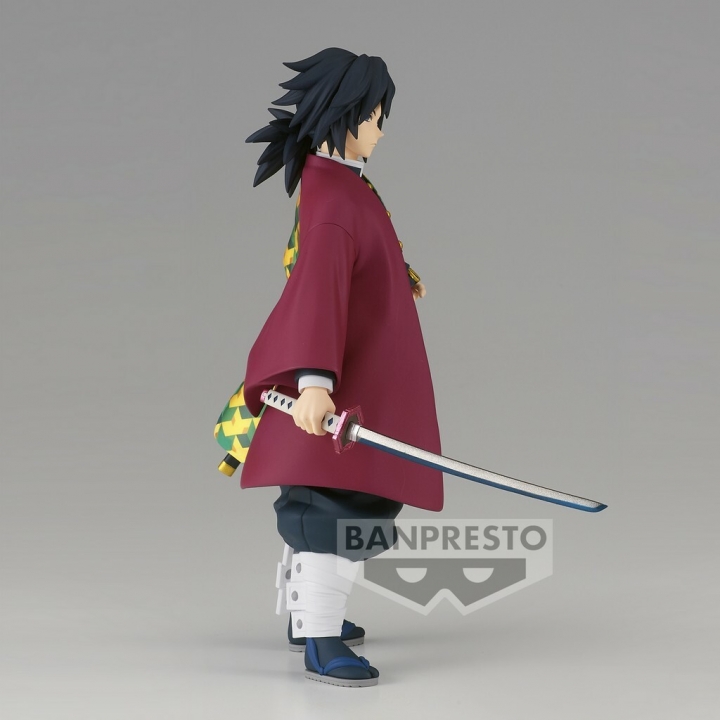 Demon Slayer Kimetsu no Yaiba: Vol. 46 Goto / Giyu Tomioka Figure 16-17 cm