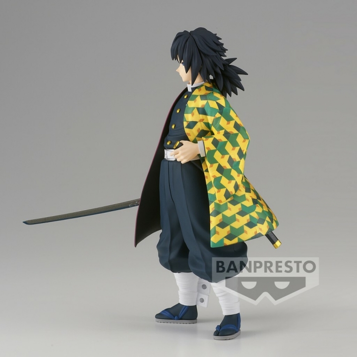 Demon Slayer Kimetsu no Yaiba: Vol. 46 Goto / Giyu Tomioka Figure 16-17 cm