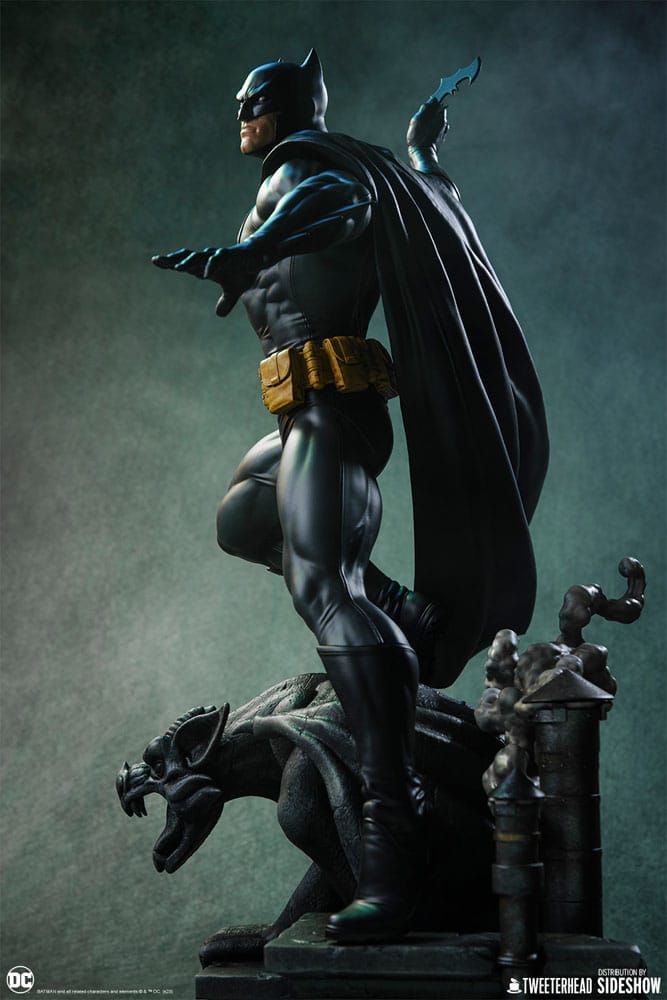 DC Comics Maquette 1/6 Batman (Black and Gray Edition) 50 cm