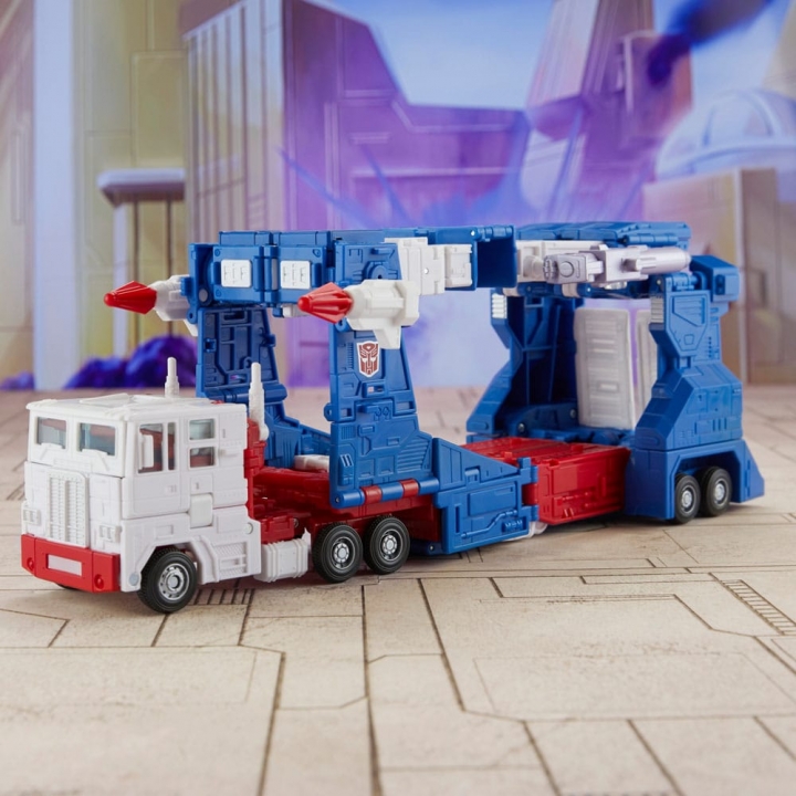 Transformers: The Movie Generations Studio Commander Class Action Figure 86-21 Ultra Magnus 24 cm