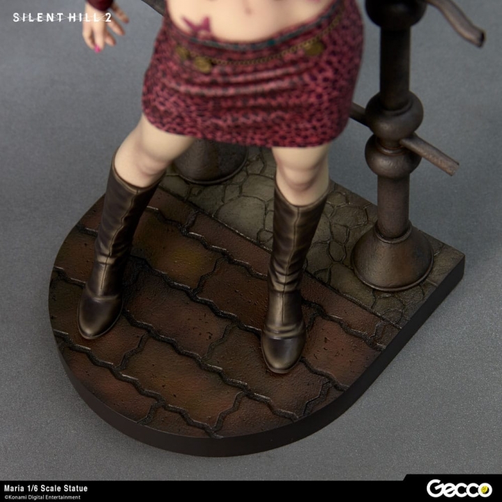 Silent Hill 2 Statue 1/6 Maria 29 cm