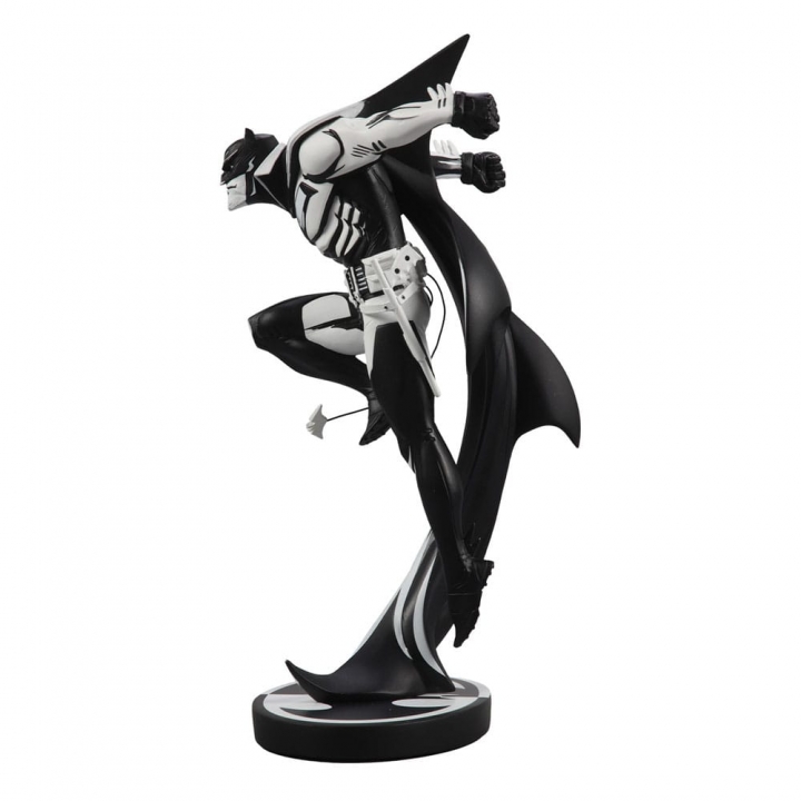 DC Direct Resin Statue Batman Black & White White Knight by Sean Murphy 23 cm