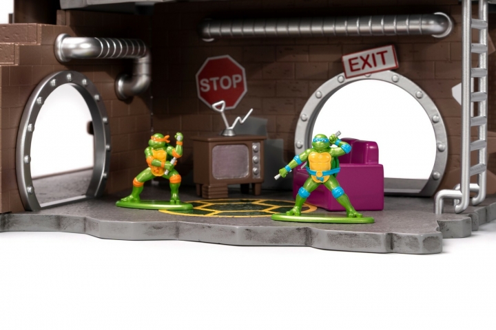 TMNT: Nano Scene Turtle Lair with 4 Metalfigs